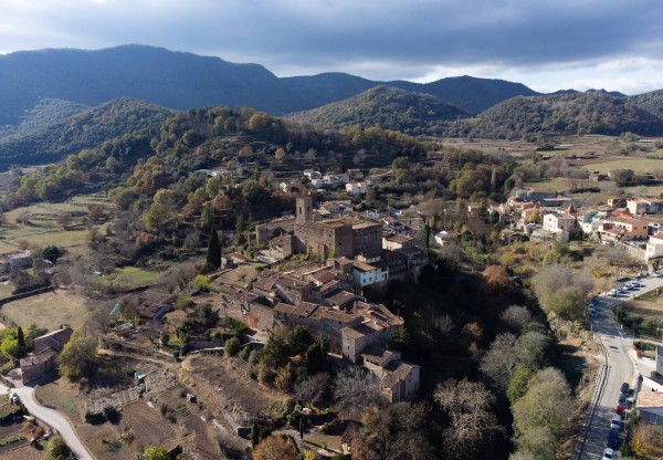 Salvem el Castell de Santa Pau's header image