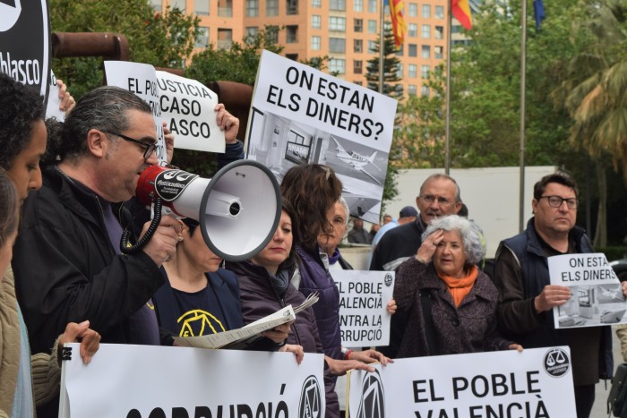 La Coordinadora Valenciana de ONGD se concentra ante el inicio del segundo juicio del Caso Blasco